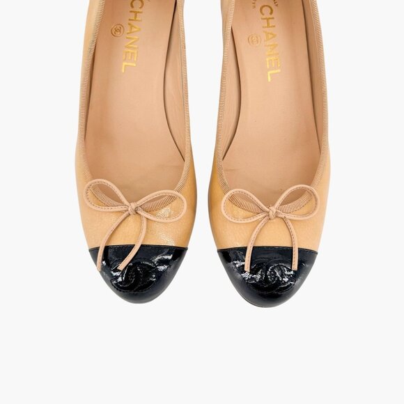 Chanel Beige CC Cap Toe Kitten Pumps Size 39.5 US 8.5-9 Two Tone Low Heel Bow - Picture 3 of 16